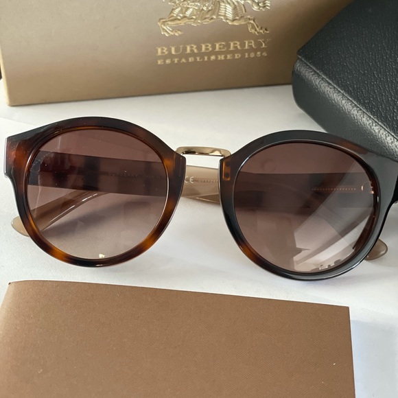 Burberry 50MM square sunglasses - Picture 3 of 6